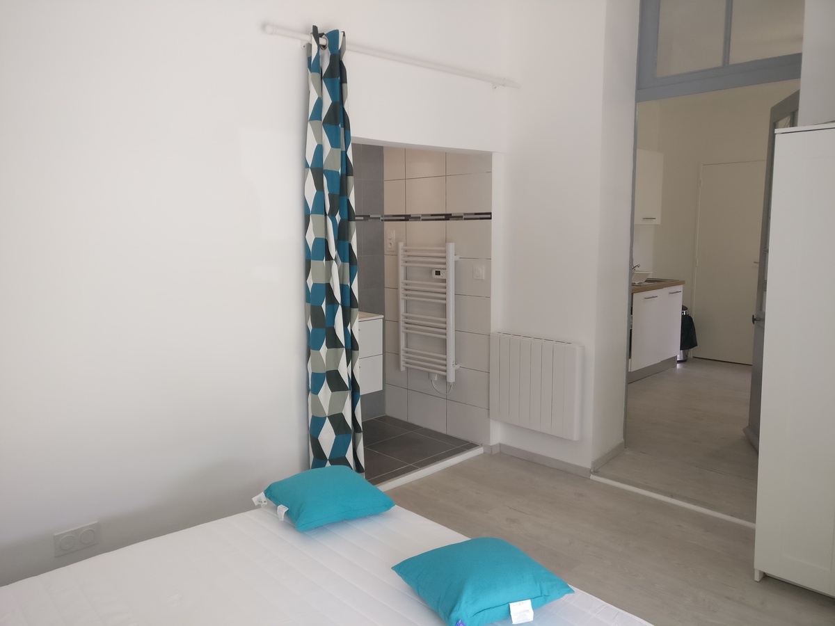 T2 moderne climatisé - salle de bain