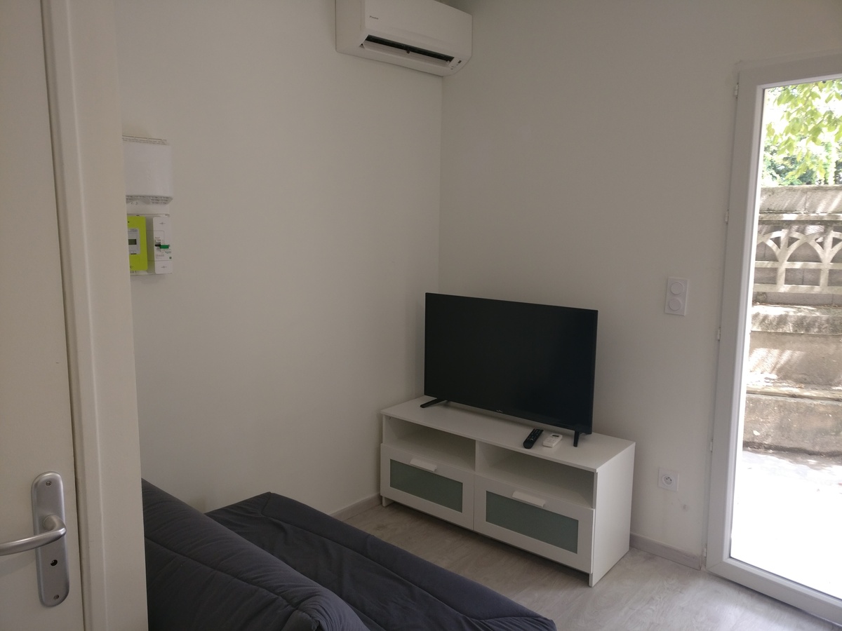 T2 moderne climatisé - cour